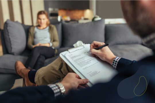 Sesja terapeutyczna ilustrująca pracę z pamięcią emocjonalną w terapii koherencji