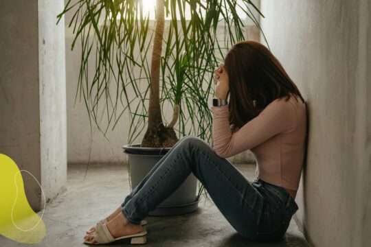 Zaburzenia lękowe jako biologiczna reakcja układu nerwowego – osoba w stanie napięcia emocjonalnego