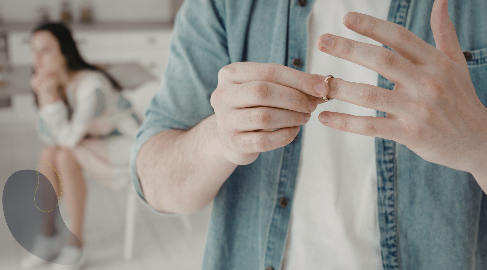 Jak mężczyzna przeżywa rozstanie – pierwsze sygnały, których nie widać od razu