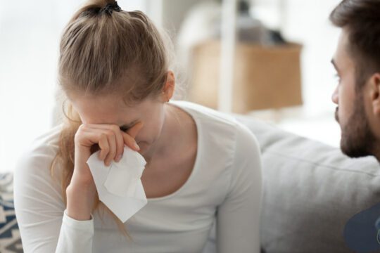 lękowy styl przywiązania w relacji - napięcie emocjonalne i lęk przed utratą bliskości